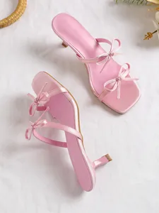 Elegante rosa Sandalen mit quadratischer Spitze, Pfennigabsatz und Doppelschleife