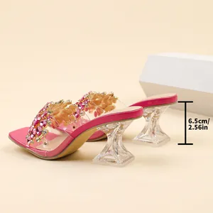 Elegante roze sandalen met strass en transparante kristallen hak van 6,5 cm hoog