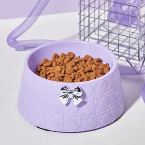 Gamelle pour animaux violette matelassée avec un nœud argenté pour chats et chiens