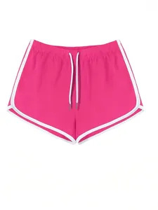 Vista frontale di pantaloncini sportivi da donna rosa acceso con bordo bianco