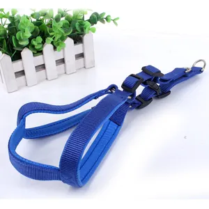 Pettorina regolabile in nylon imbottito blu per cani di taglia media e grande, design comodo.