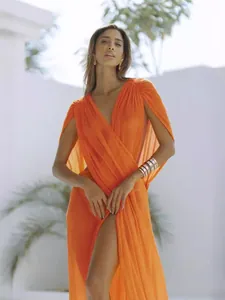 Elegantes orangefarbenes transparentes Strandkleid mit V-Ausschnitt und hohem Schlitz