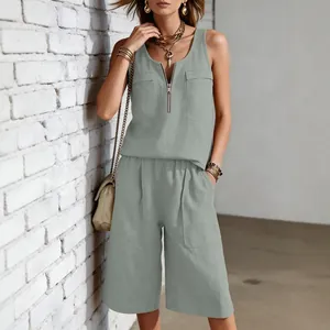 Μοντέρνο casual σετ δύο τεμαχίων με αμάνικη μπλούζα με φερμουάρ και φαρδιά βερμούδα