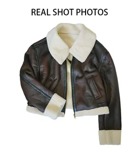 Detailansicht der braunen Damen Vintage-Wildlederjacke mit cremefarbenem Lammfell
