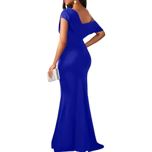 Détail de la vue arrière d'une robe de soirée sirène bleu roi à épaules dénudées gala