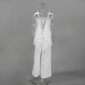 Vue arrière détaillée de l'ensemble caraco et pantalon large en broderie blanche