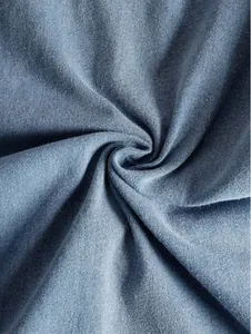Primer plano macro que muestra la textura de alta calidad de la tela vaquera azul