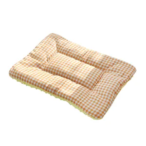 Weiche Minky-Punkt Haustiermatte mit orangefarbenem Karomuster, bequemes Hundebett.