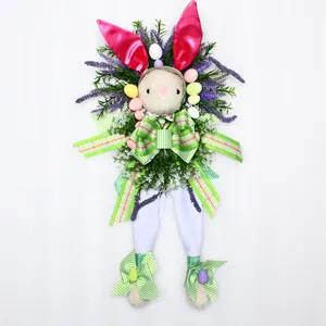 Osterhasen-Kranz-Anhänger mit langen Beinen, rosa Ohren und Lavendel-Dekoration