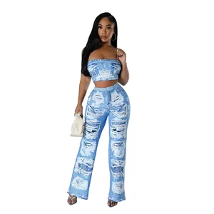 Ensemble deux pièces imprimé denim avec motif usé et pantalon évasé tendance