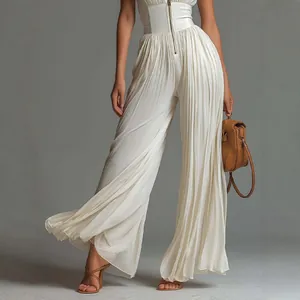 Eleganter weißer plissierter Jumpsuit mit weitem Bein und strukturierter Korsett-Taille
