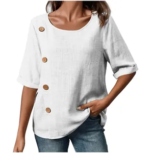 Top casual da donna in cotone e lino bianco con bottoni decorativi laterali in legno