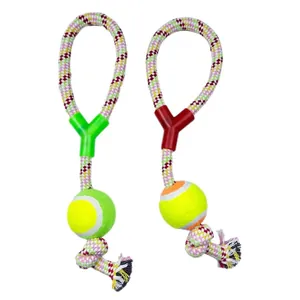 Vue détaillée d'un jouet pour chien en corde de coton durable avec balle de tennis et joint en Y