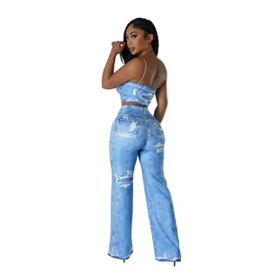 Ensemble deux pièces tendance avec haut court imprimé denim et pantalon évasé pour femme chic