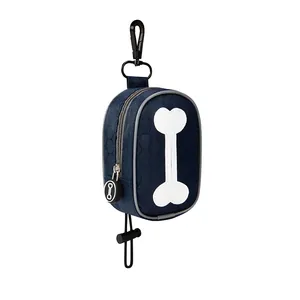 Distributeur portatif de sacs à crottes bleu marine avec motif d'os et clip