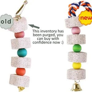Comparaison de jouets à mâcher pour perroquets, anciennes et nouvelles versions colorées