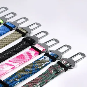 Ceintures de sécurité réglables pour animaux de compagnie en divers motifs colorés et styles