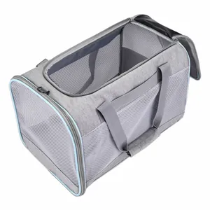 Detalle del transportín gris transpirable para gatos con ribete azul