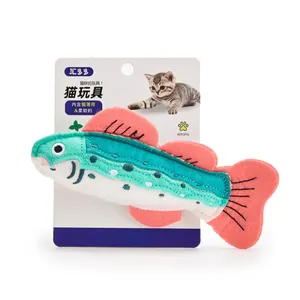 Detailansicht des weichen Fischspielzeugs mit Katzenminze auf der Verkaufsverpackung.