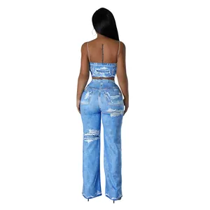 Vue arrière d'un ensemble sexy deux pièces imprimé denim bleu avec camisole et pantalon
