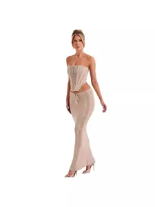Conjunto de dos piezas en punto de ganchillo beige con top palabra de honor y falda maxi
