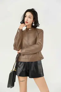 Veste élégante en similicuir marron pour femme avec col montant et détails de fermeture éclair