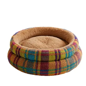 Panier rond en peluche pour animaux avec motif à carreaux colorés et doublure chaude