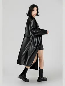 Élégant trench-coat en similicuir noir avec ceinture pour la mode automnale des femmes