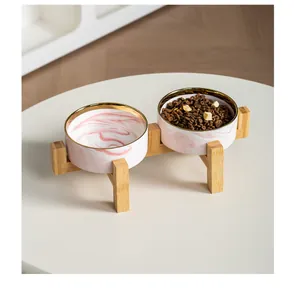 Doppia ciotola rialzata in ceramica con motivo marmo rosa e supporto in bambù