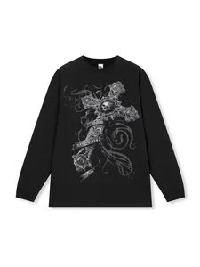 T-shirt nera a maniche lunghe con stampa grafica a croce e teschio gotico vintage in stile street