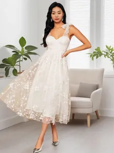Elegant white lace patchwork camisole prom dress with sweetheart neckline and floral embroidery