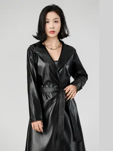 Trench-coat chic en similicuir noir pour femme avec ceinture et col à revers élégant