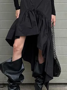 Chic French style black asymmetric high-waisted ruffled A-line skirt for spring fashion