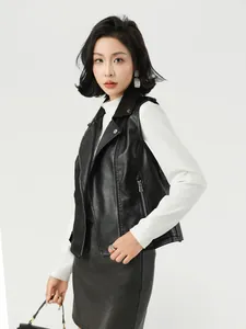 Elegante gilet biker in ecopelle nera da donna con colletto a rever e dettagli zip