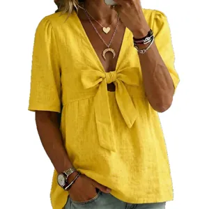 Élégant chemisier jaune à col en V pour femme avec détail de nœud papillon sur le devant