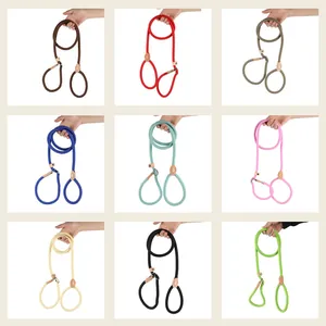 Integrated P-rope dog leash available in nine vibrant colors for all dog sizes.
