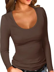 T-shirt da donna a maniche lunghe con scollo a U e vestibilità aderente color marrone