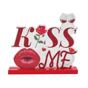 Décoration de table Saint-Valentin artisanale bois KISS ME paillettes rouges avec rose