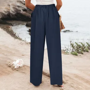 Vista posteriore di pantaloni casual blu scuro a gamba larga con vita alta elastica.