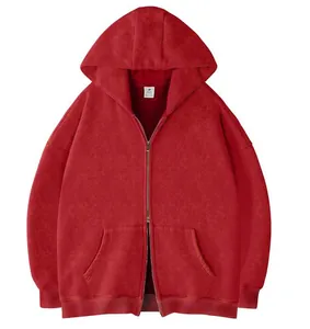 Gedetailleerd vooraanzicht van een vintage rode zware hoodie met dubbele rits en zakken