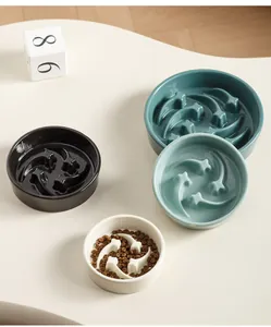 Gamelles anti-glouton en céramique pour animaux de compagnie en plusieurs couleurs et tailles.