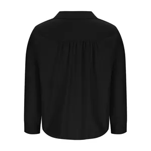 Rückansicht eines lässigen schwarzen Baumwoll-Leinen-Hemdes mit eleganten Falten.