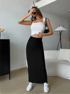 Elegant black ribbed maxi skirt with high elastic waist and bodycon silhouette