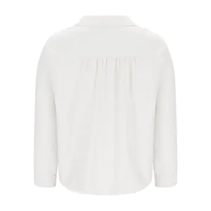 Rückansicht eines weißen Baumwoll-Leinen-Hemdes mit sehr eleganten Plisseendetails.