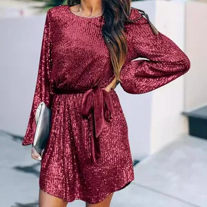 Impresionante vestido corto de lentejuelas burdeos con manga larga y lazo para fiestas