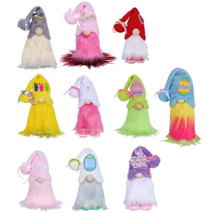 Assortiment Paas-pluche kabouters met kleurrijke hoeden en konijnendecoratie op wit