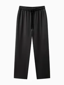 Vue détaillée du pantalon de sport noir pour homme avec taille élastique à cordon.