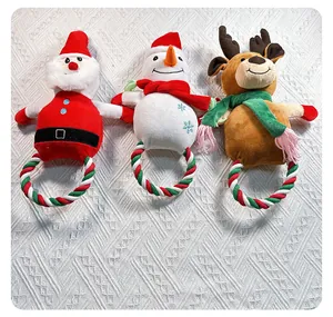 Set aus drei Weihnachts-Plüschhundespielzeugen mit Weihnachtsmann, Schneemann und Rentier