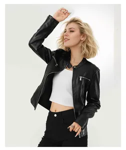 Detailansicht einer stilvollen schwarzen Damen-Bikerjacke aus Kunstleder in schmaler Passform