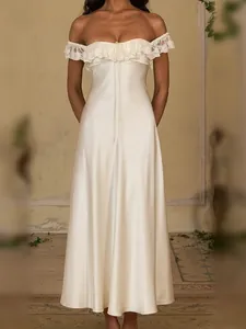 Elegante ivoren satijnen lange jurk met off-shoulder kant en trekkoord voor dames